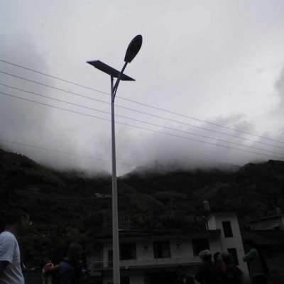 湖南株洲太陽能5-7米太陽能LED路燈 浩峰廠家路燈