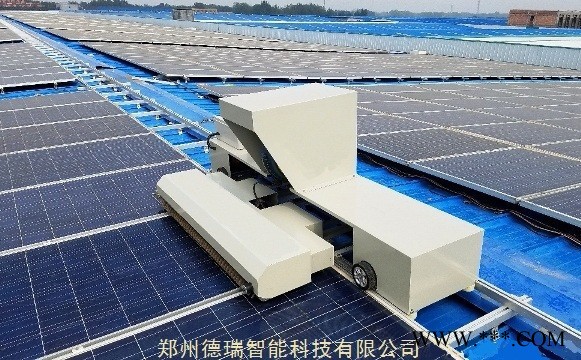 德瑞智能提供光伏組件清洗服務,光伏清洗車