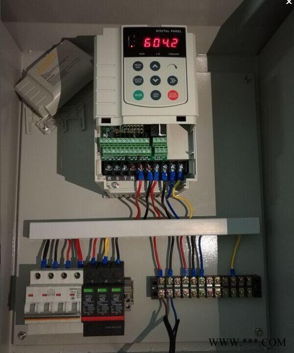 光伏水泵逆變器，太陽能光伏抽水，揚水逆變器750W