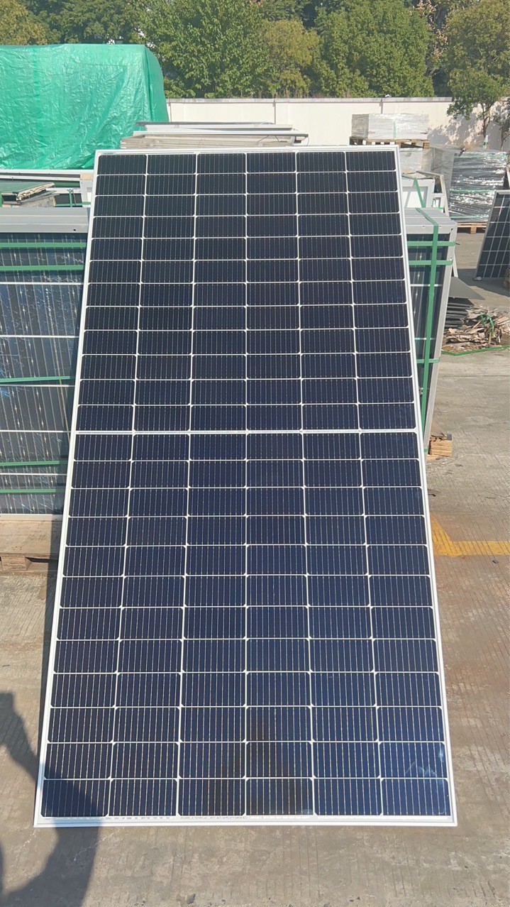 550W太陽能光伏發(fā)電組件 光伏板 發(fā)電板 單晶單面